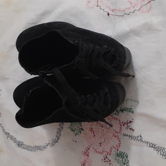 Rag and bone suede heel ankle boots. - Picture 4 of 7